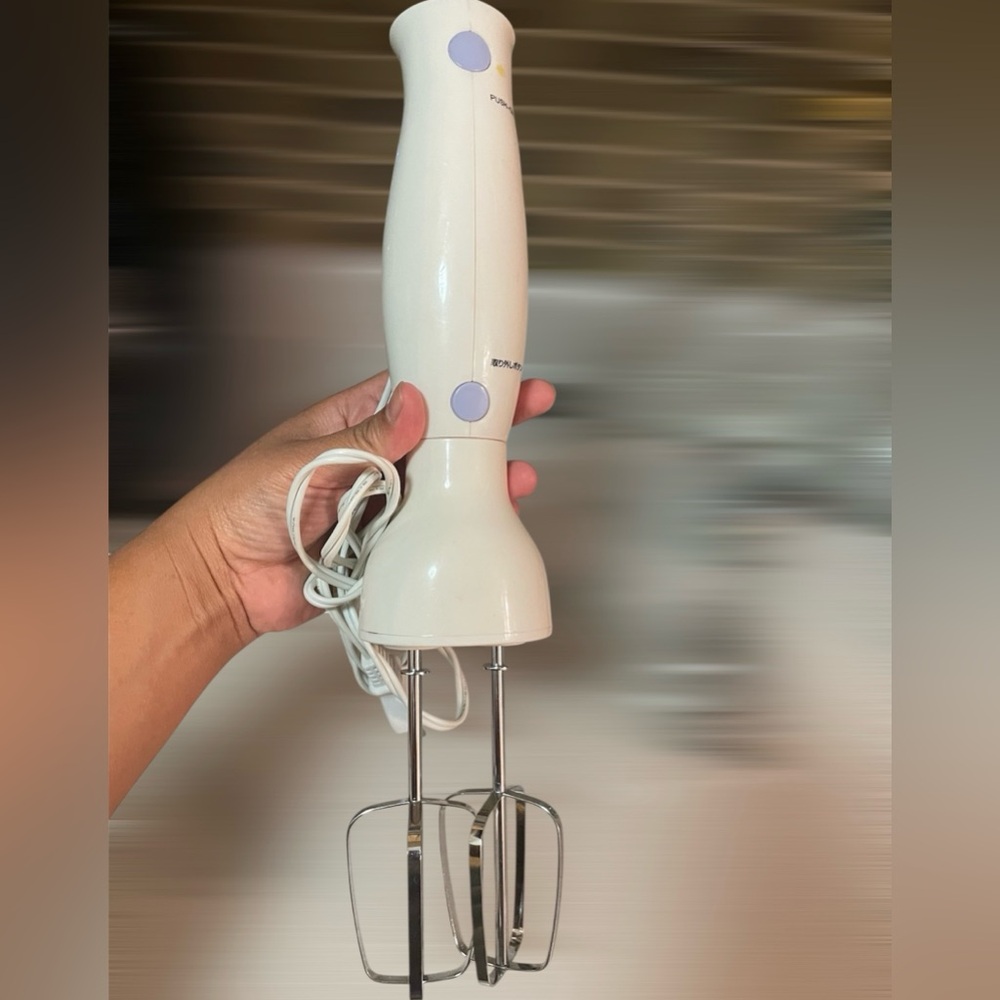 •White Hand Mixer with Stainless Steel Beaters